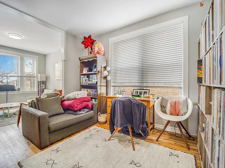 2255 S Oakley Ave #2F — Photo 6