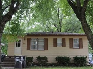 2501 E 37th St, Des Moines, IA 50317