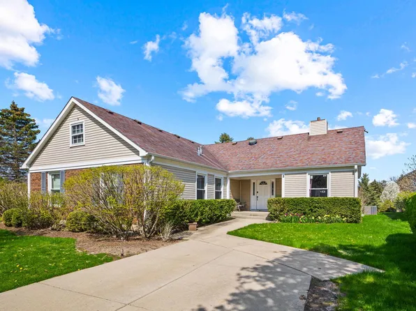 8 Greenvale Rd, Vernon Hills, IL 60061