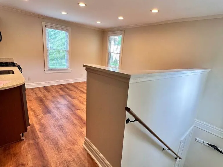 10 Washington Ave — Photo 7