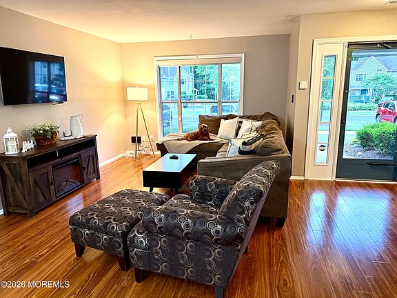 5th image of 272 Sugar Maple Court
