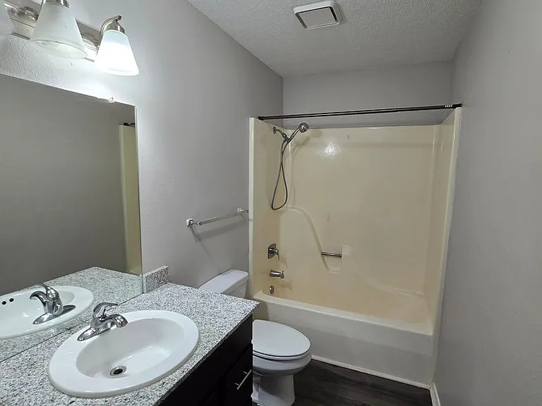 330 S 17th St #21 — Photo 10