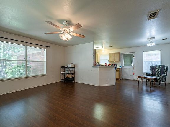 3rd image of 9736 Stonewood Dr