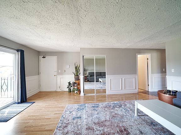 3rd image of 1061 Ferrari Dr APT 1A