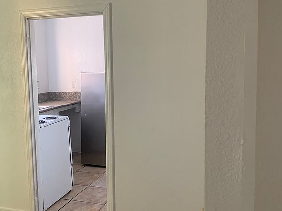 4th image of 2712 Valley St #1