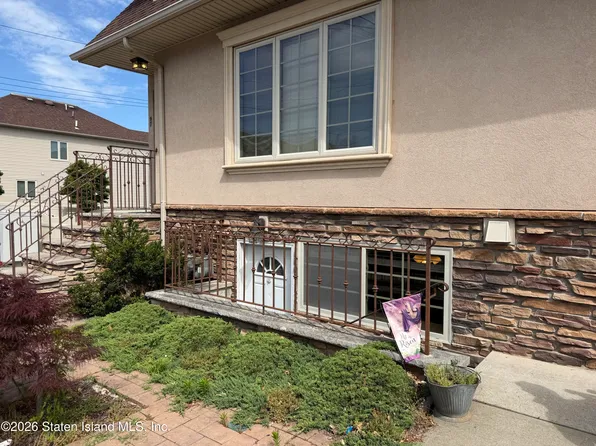 97 Crabtree Ave, Staten Island, NY 10309