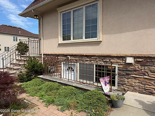 97 Crabtree Ave Photo 1