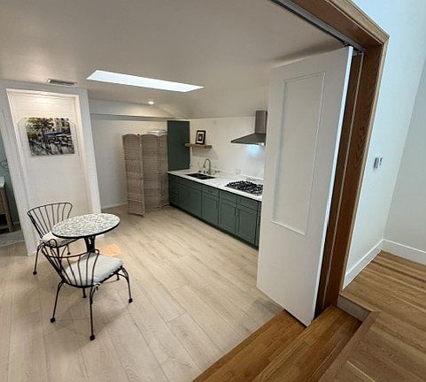 2nd image of 1031 E Tujunga Ave #A