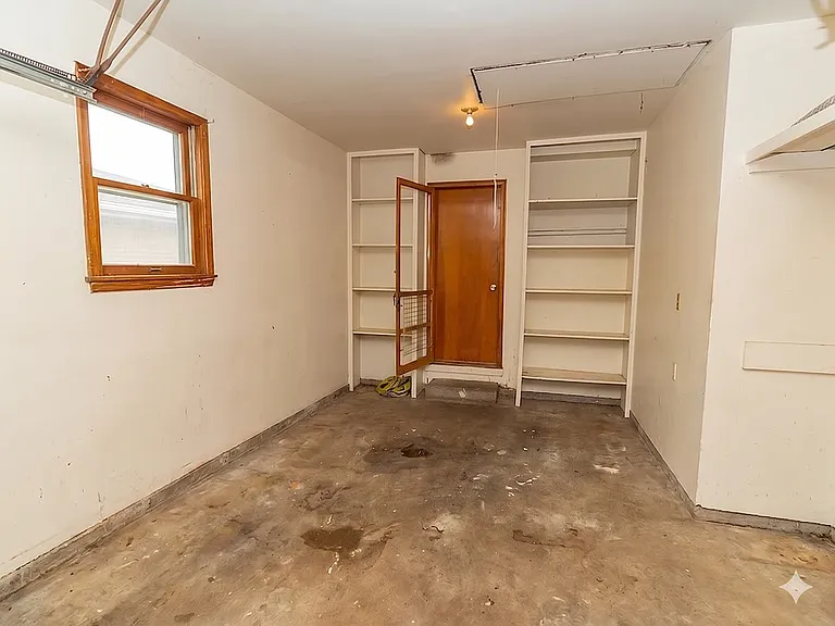 416 W Spring Dr — Photo 17