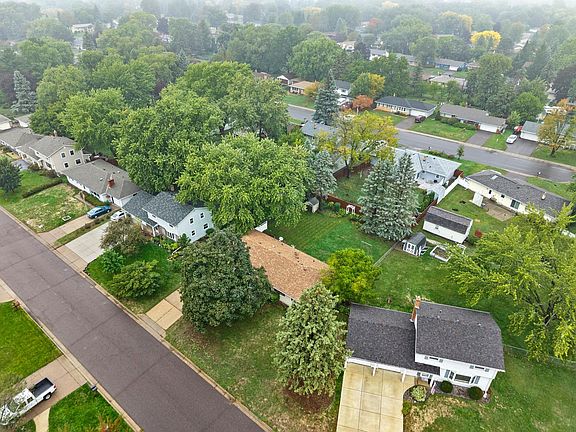 3rd image of 2245 Mapleview Ave
