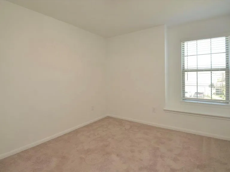 16412 Big Hickory Dr — Photo 14