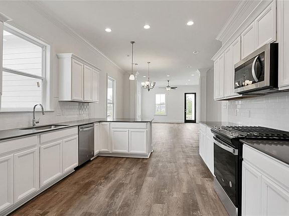4th image of 1137 King Henry Ct