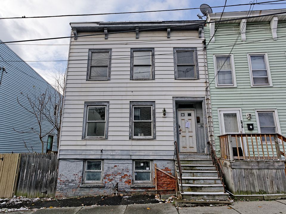 1st image of 270 Elk St