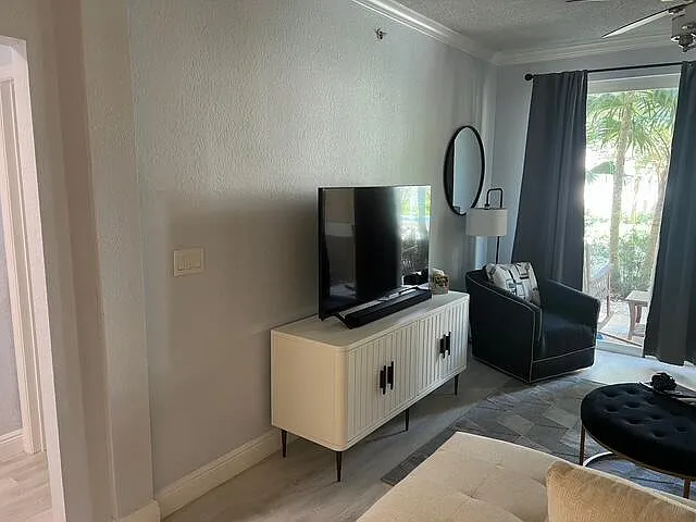 2 bed, 2.0 bath, 1071 sqft, $3,000 — Photo 2