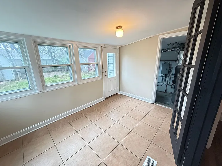 825 Parkway Dr — Photo 25