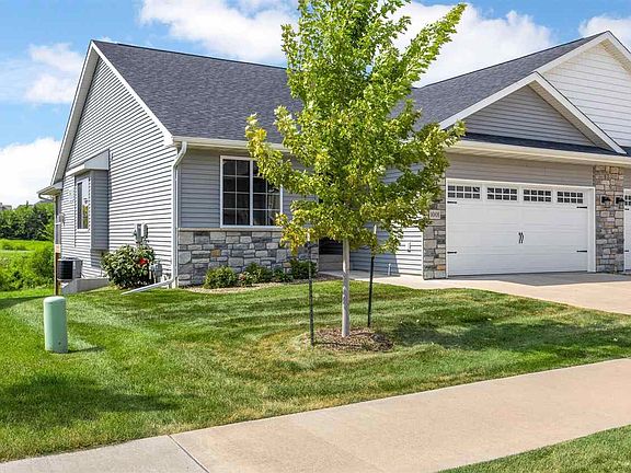 3rd image of 1001 Hillside Dr
