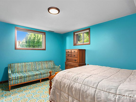 2nd image of 4091 Baywood Dr SE