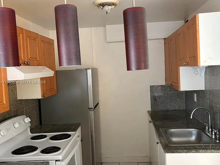 2138 SW 6th St #102 — Photo 3