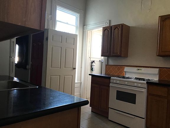 4th image of 3180 23rd St