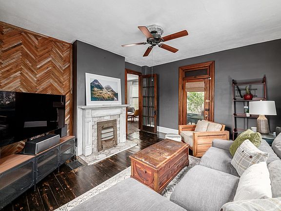 5th image of 130 N Walnut St