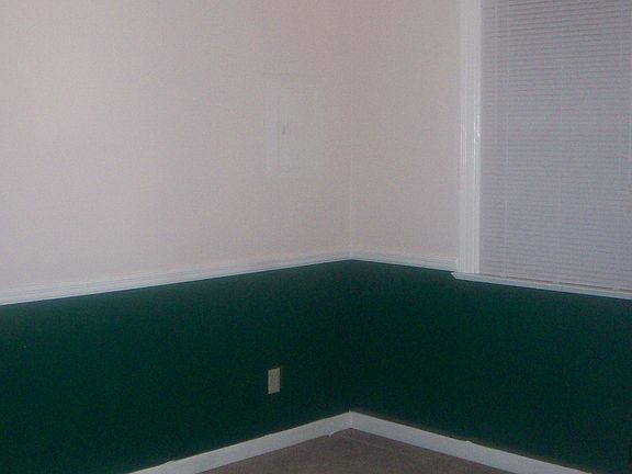 3rd image of 716 Lawrence Ave