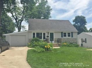 424 Chamberlin Dr, Ballwin, MO 63021