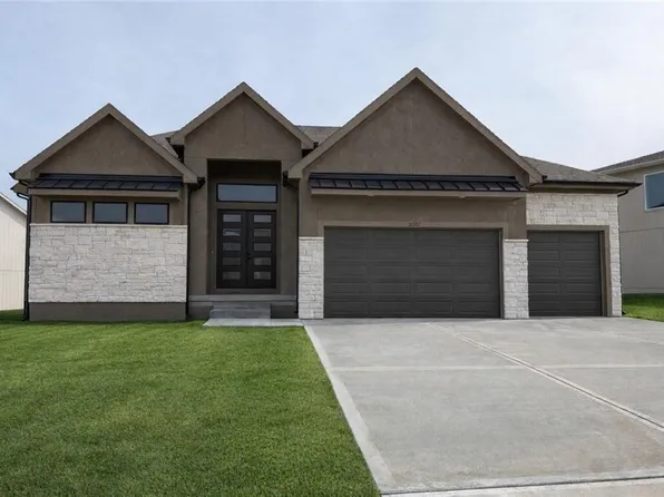 11351 S Emerald St, Olathe, KS 66061