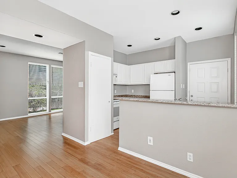 2002 N Fitzhugh Ave #2 — Photo 14
