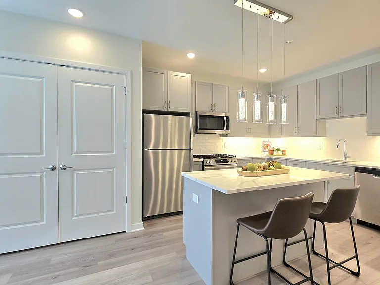135-137 Fairfield Rd #203 — Photo 3