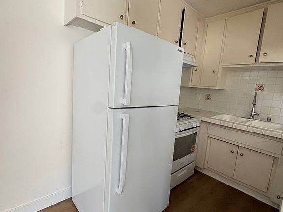 5th image of 1162 N Berendo St APT 2
