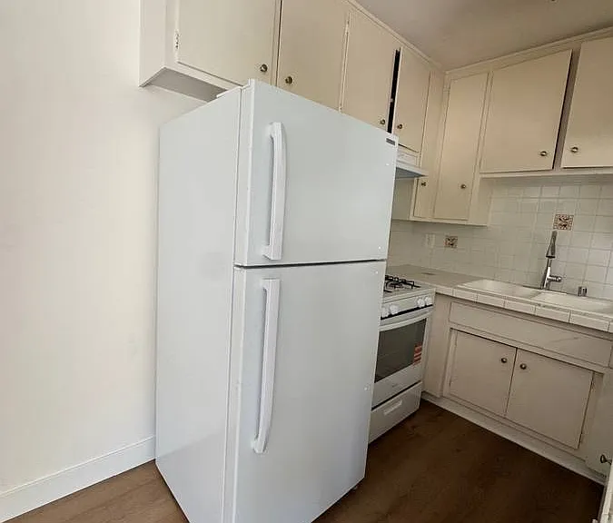 1162 N Berendo St #2 — Photo 5