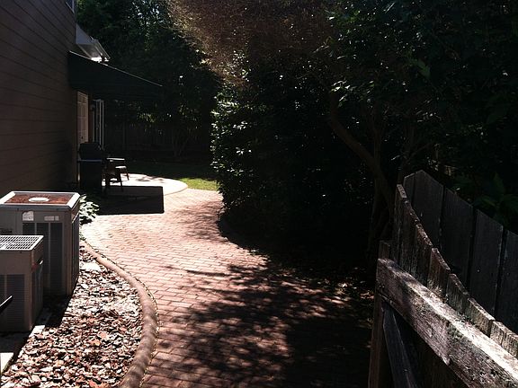 4th image of 2211 Snug Hbr NE
