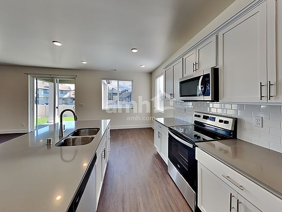 3rd image of 326 Smith Dr