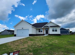 28 Dogwood Ln, Rainsville, AL 35986