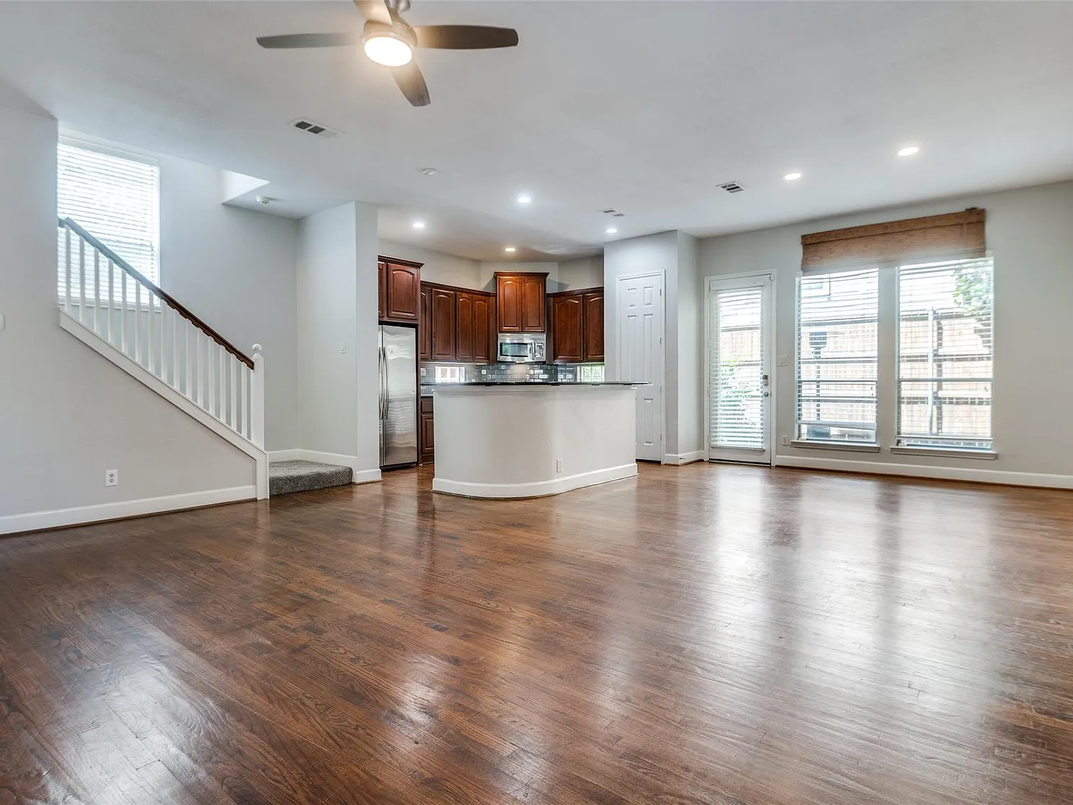 3 bed, 3109 sqft, $4,700 — Photo 4