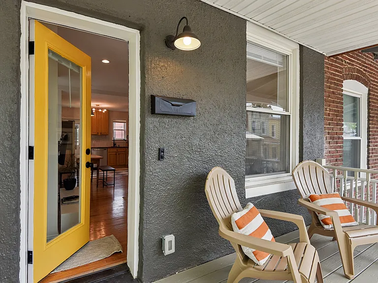 612 Harding Pl — Photo 2
