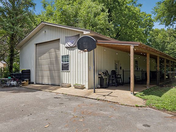 3rd image of 1308 Hampshire Pike