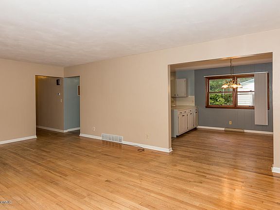 3rd image of 410 N Miller St
