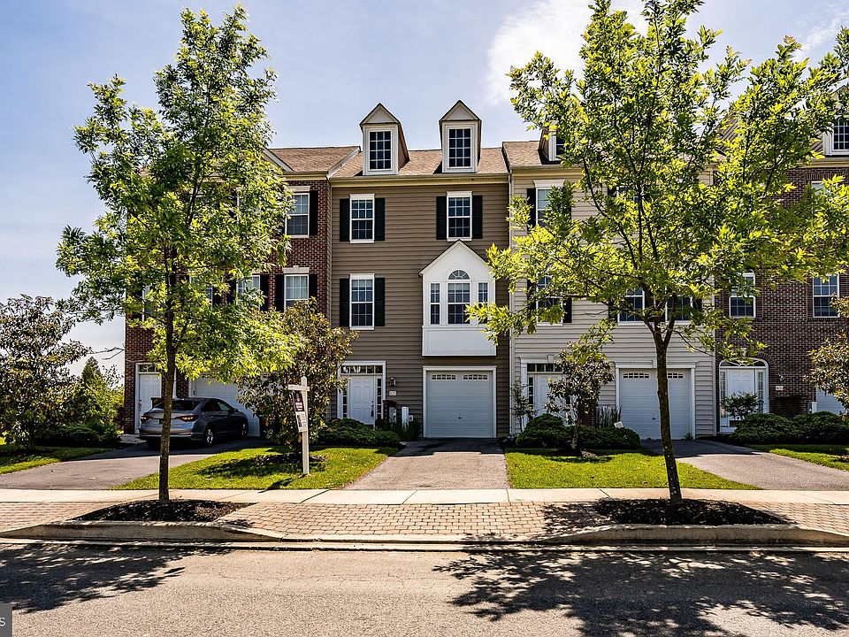 1st image of 835 Hubble Ave