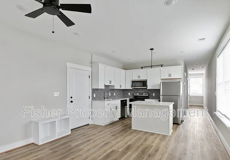2202 Carrington St #200 — Photo 2