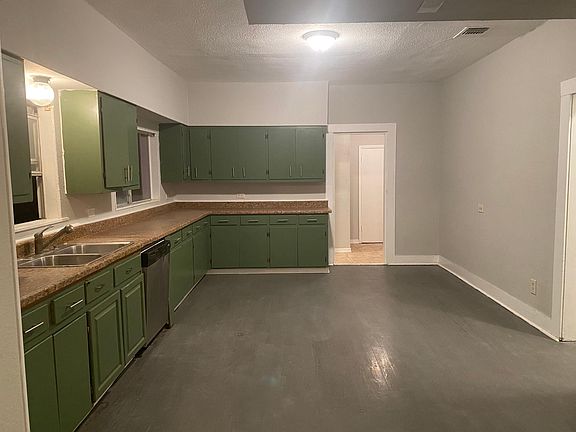 5th image of 111 Stratford Ct