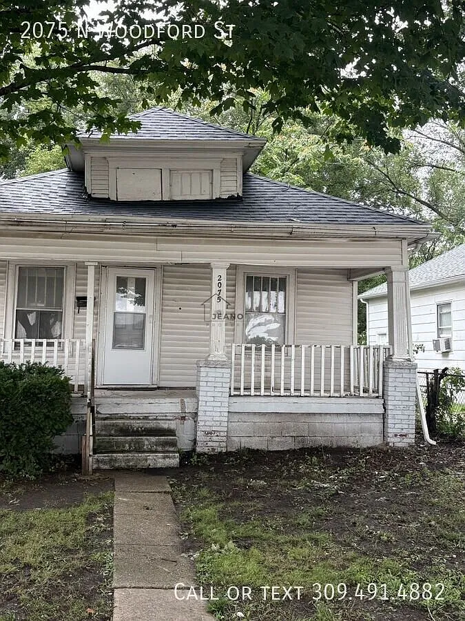 2075 N Woodford St. — Photo 1
