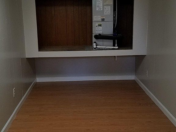 2nd image of 422 W Hutchison St