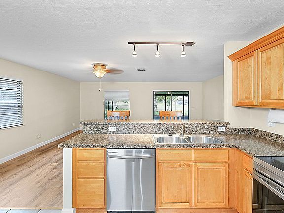 4th image of 2255 NE 19th Ct