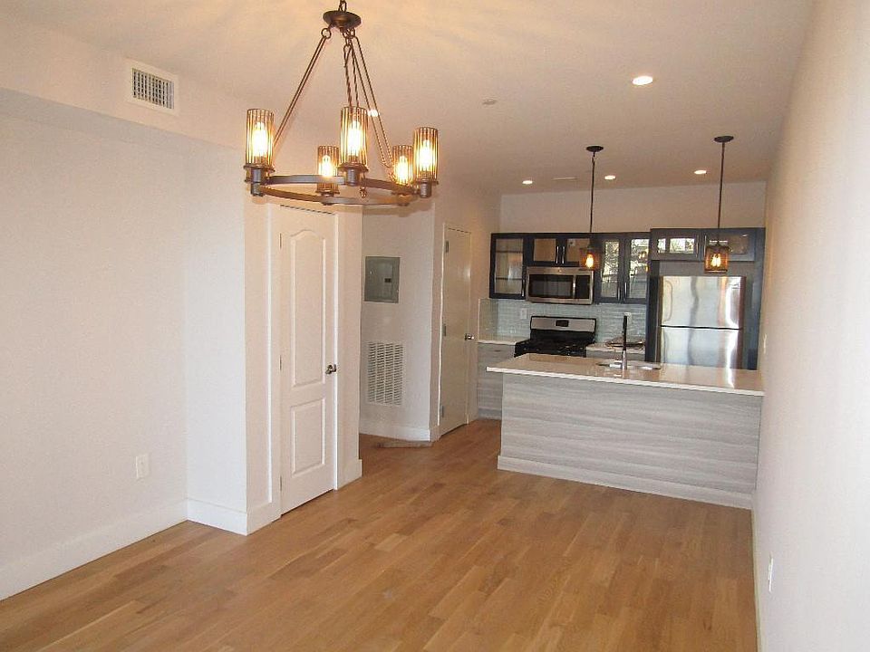 1st image of 431 Bainbridge St APT 3