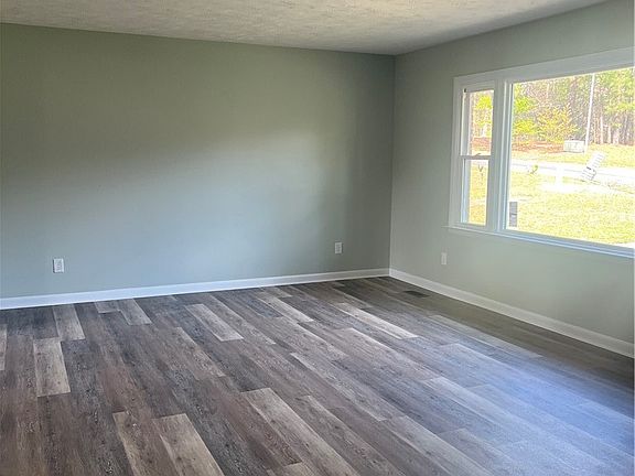 4th image of 1215 Patrick Dr