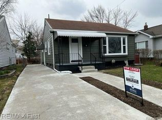 77 Tecumseh St, Clawson, MI 48017