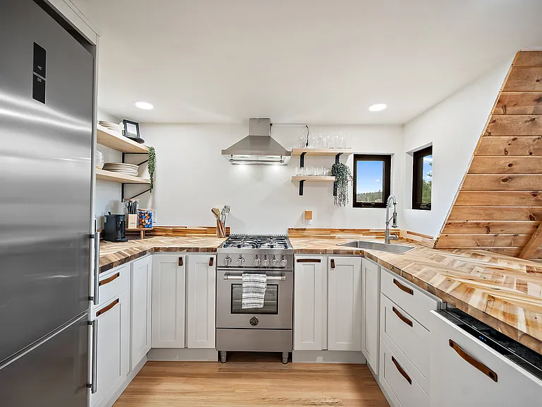107 Lake Dr E — Photo 23