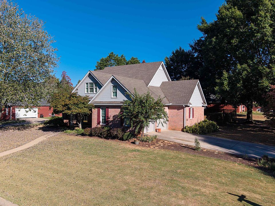 1st image of 326 Reddoch Rd