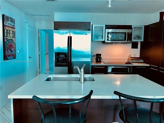 5th image of 1900 N Bayshore Dr APT 2410